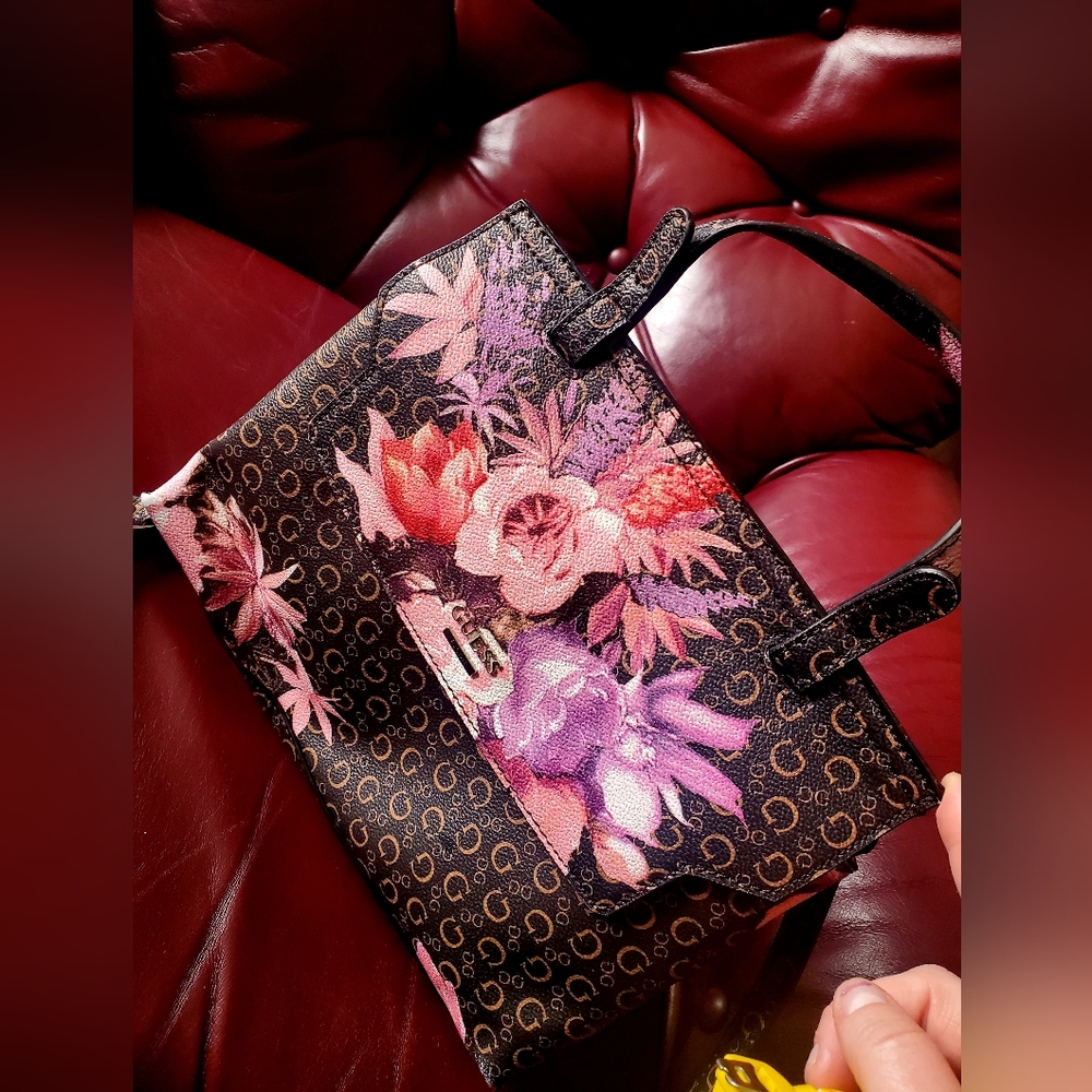 GUESS PURSE - Picture 4 of 5